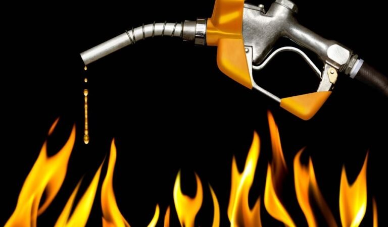 Here Is The Safest Method To Put Out A Gasoline Fire – Important!!